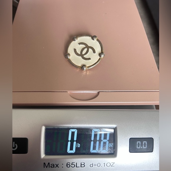 CHANEL vintage CC Logo earrings - Picture 9 of 9